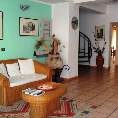 B&B La Grotta Сант-Алессио-Сикуло Экстерьер фото